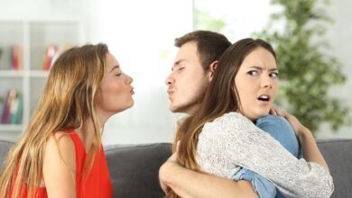 تفسير حلم خيانة الحبيب مع فتاة اعرفها