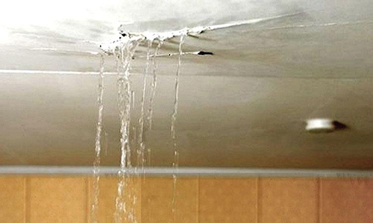 25B8 7 - تفسير حلم سقف البيت ينزل منه ماء المطر