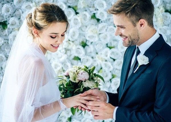 a65713 - تفسير حلم الزواج من رجل صغير السن للمتزوجة